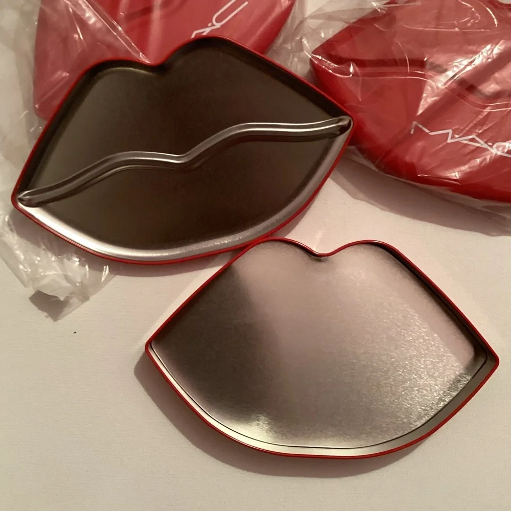 NWT MAC Red Lips Tin Limited Edition Gift Box Case Makeup Organizer